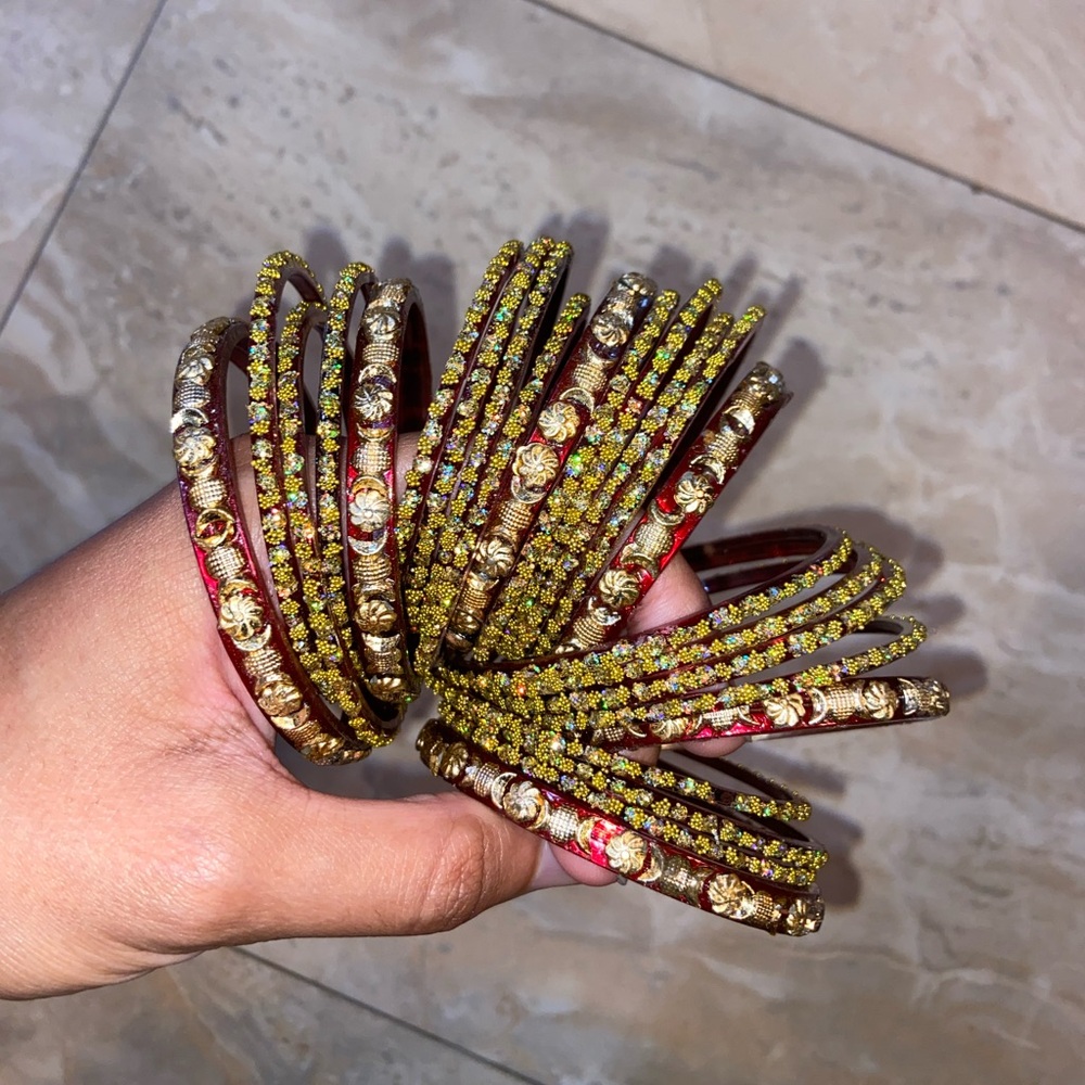 Elegant Gold and Red Glass Bangles - Picture 3 of 4